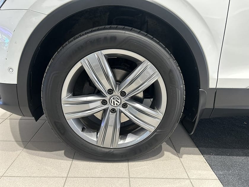Bild 4 av Volkswagen Tiguan 2.0 TDI 150hk 4M Drag|Värmare|B-Kamera|Carplay