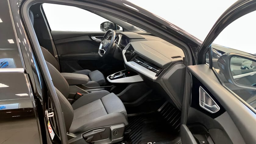 Bild 3 av Audi Q4 40 e-tron PROLINE / Dragkrok / Adaptiv