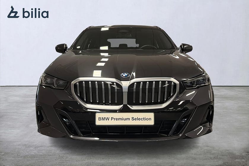 Bild 5 av BMW 530e xDrive Touring M-sport | Drag | Aktiv farth. | 19"