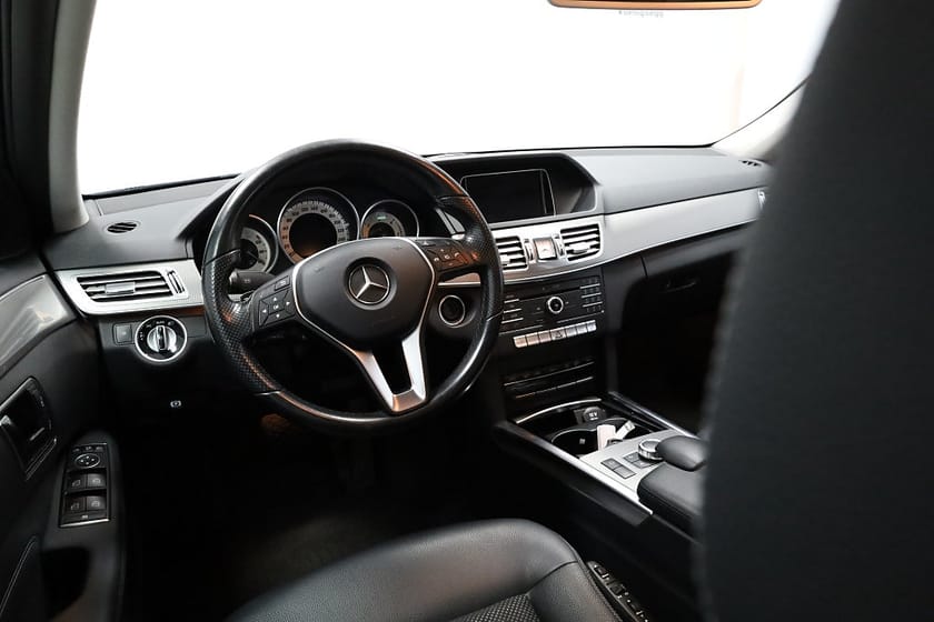 Bild 3 av Mercedes-Benz E 250 BlueTEC 4MATIC 7G  Plus Avantgarde / 12100 Mil