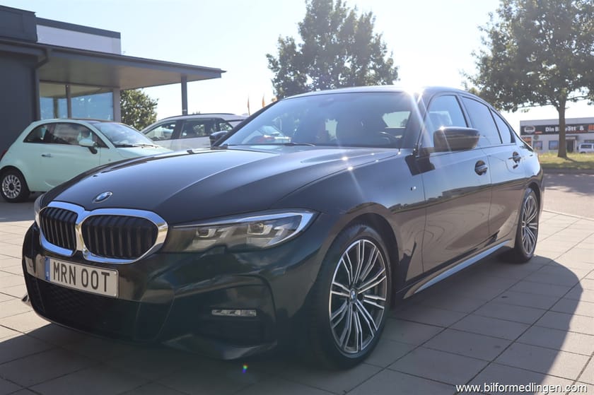Bild 2 av BMW 330i xDrive Sedan 330 4-door 258hk M-Sport Navi Drag Svensksåld