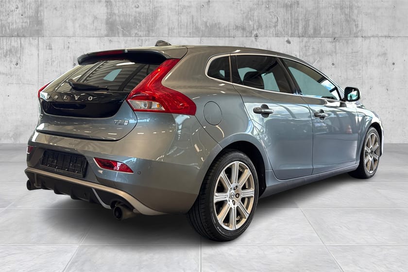 Bilde 5 av Volvo V40 T2 R-Design/Pano/Oppv.rute/Tekpk.PRO/R.kam/Webasto+++