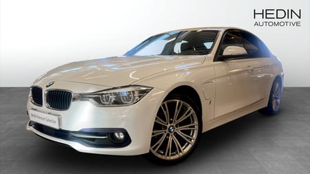 BMW 330e Sedan Rattvärme HUD Farthållare PDC