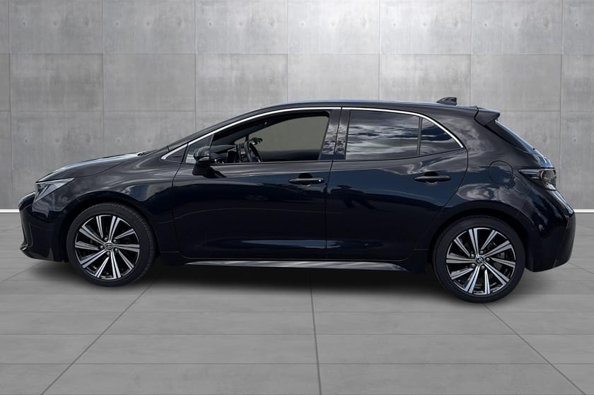 Bilde 2 av Toyota Corolla Hybrid 1,8l Active Tech Svart, navi, cruise, kamera