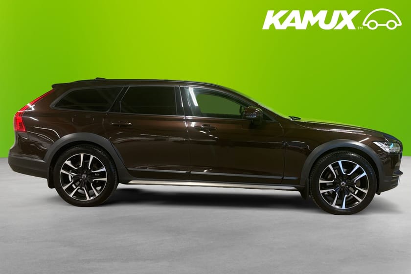 Bild 2 av Volvo V90 Cross Country D4 AWD  Värmare Drag Navi Skinn