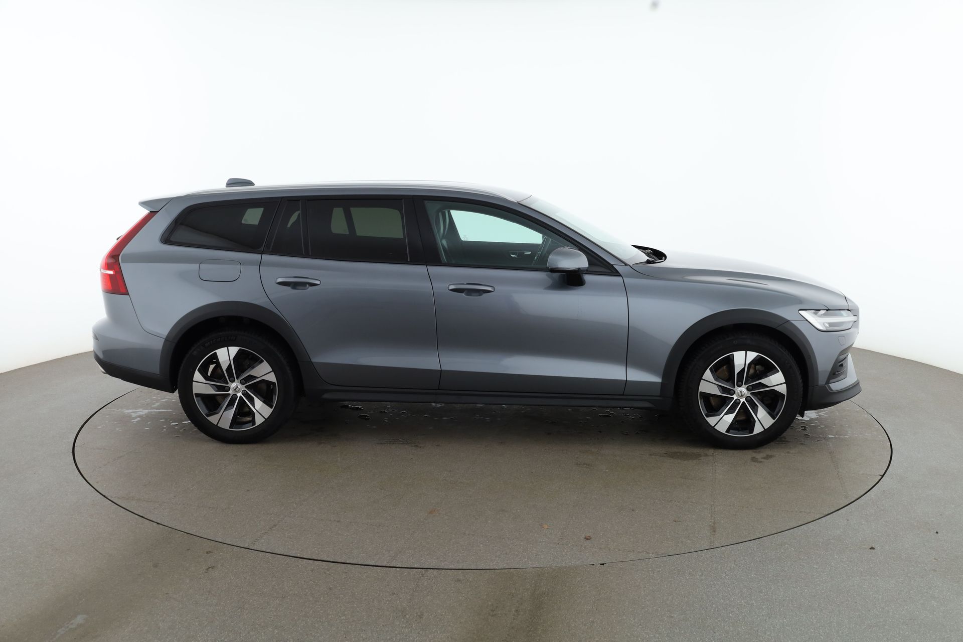 Volvo V60 Cross Country 2021, photo 7/10