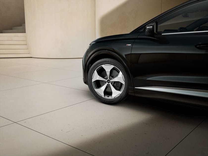 Bild 4 av Audi Q4 e-tron quattro SUV S line 220 kW