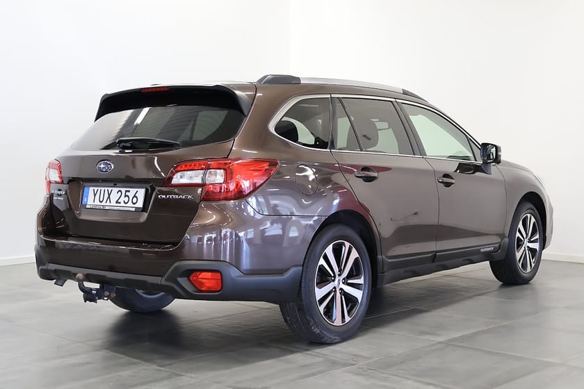 Bild 3 av Subaru Outback 2.5 4WD Summit Taklucka V-Hjul Drag NyServad