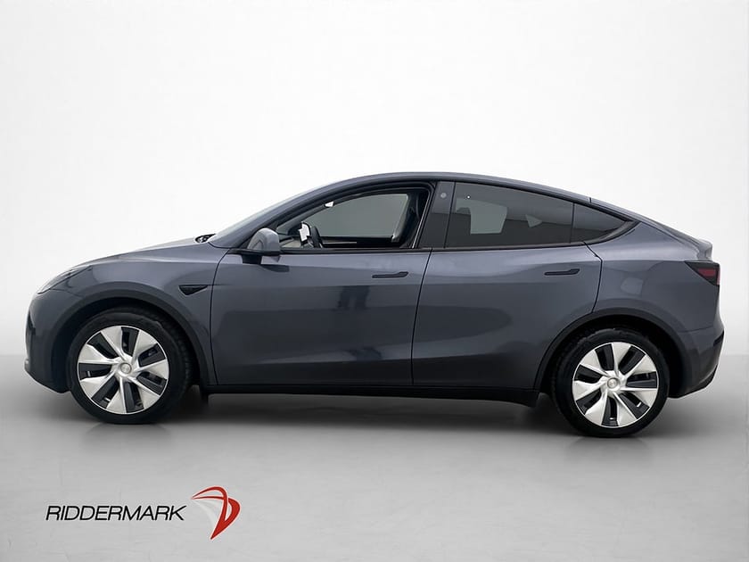 Bild 5 av Tesla Model Y Standard Range RWD Svensksåld Panorama Drag