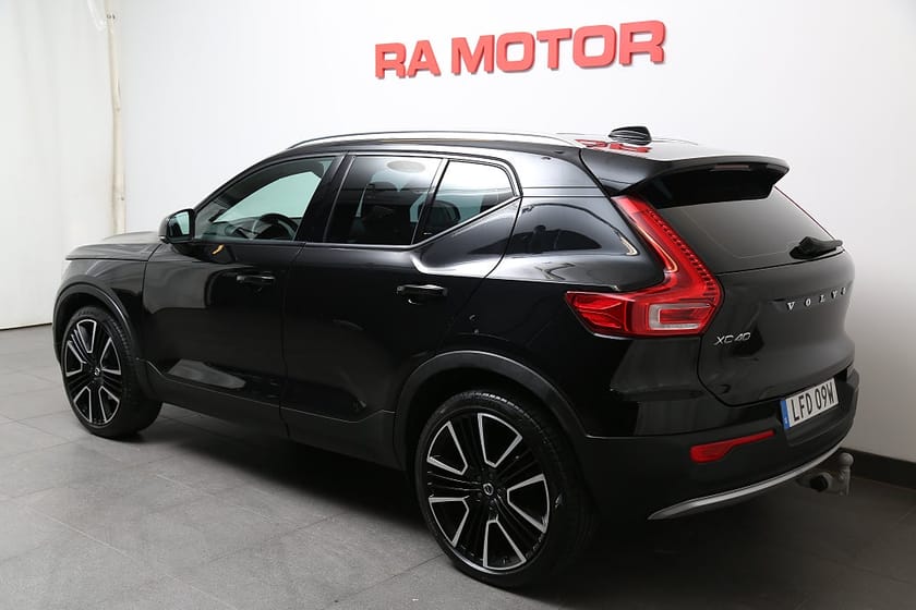 Bild 4 av Volvo XC40 B4 Bensin 197hk Momentum Adv AWD Pano H/K Navi Drag