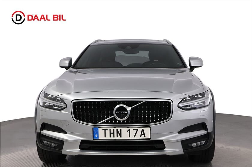 Bild 2 av Volvo V90 Cross Country ADVANCED D4 AWD 200HK POLESTAR OPTIMERING B&W® PANO HUD