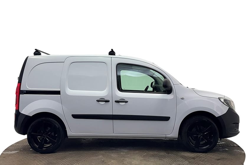 Bild 5 av Mercedes-Benz Citan 109 CDI 3-sits Drag Takräcke 95hk