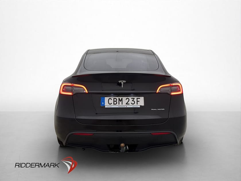 Bild 5 av Tesla Model Y Long Range AWD Drag Pano Moms AP Skinn Kamera