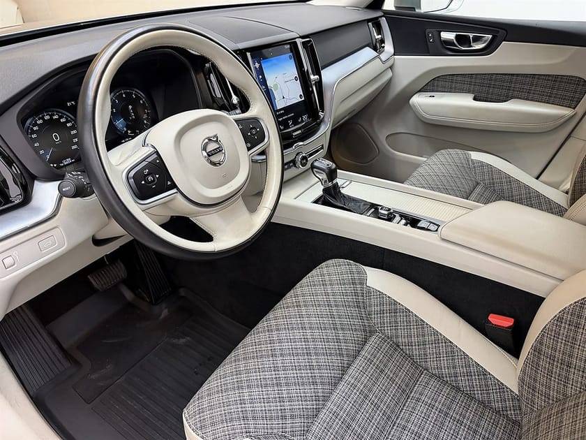Bild 3 av Volvo XC60 T5 AWD 250hk Värmare/Navi/Bkamera/Krok/Carplay