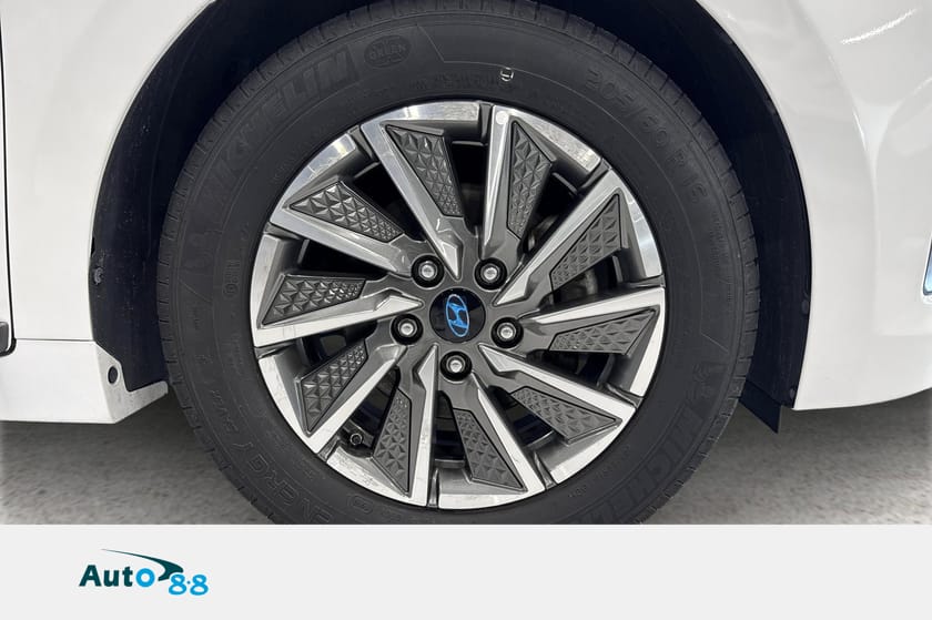 Bilde 5 av Hyundai Ioniq Electric 48.000 km | Service | Nye sommerdekk