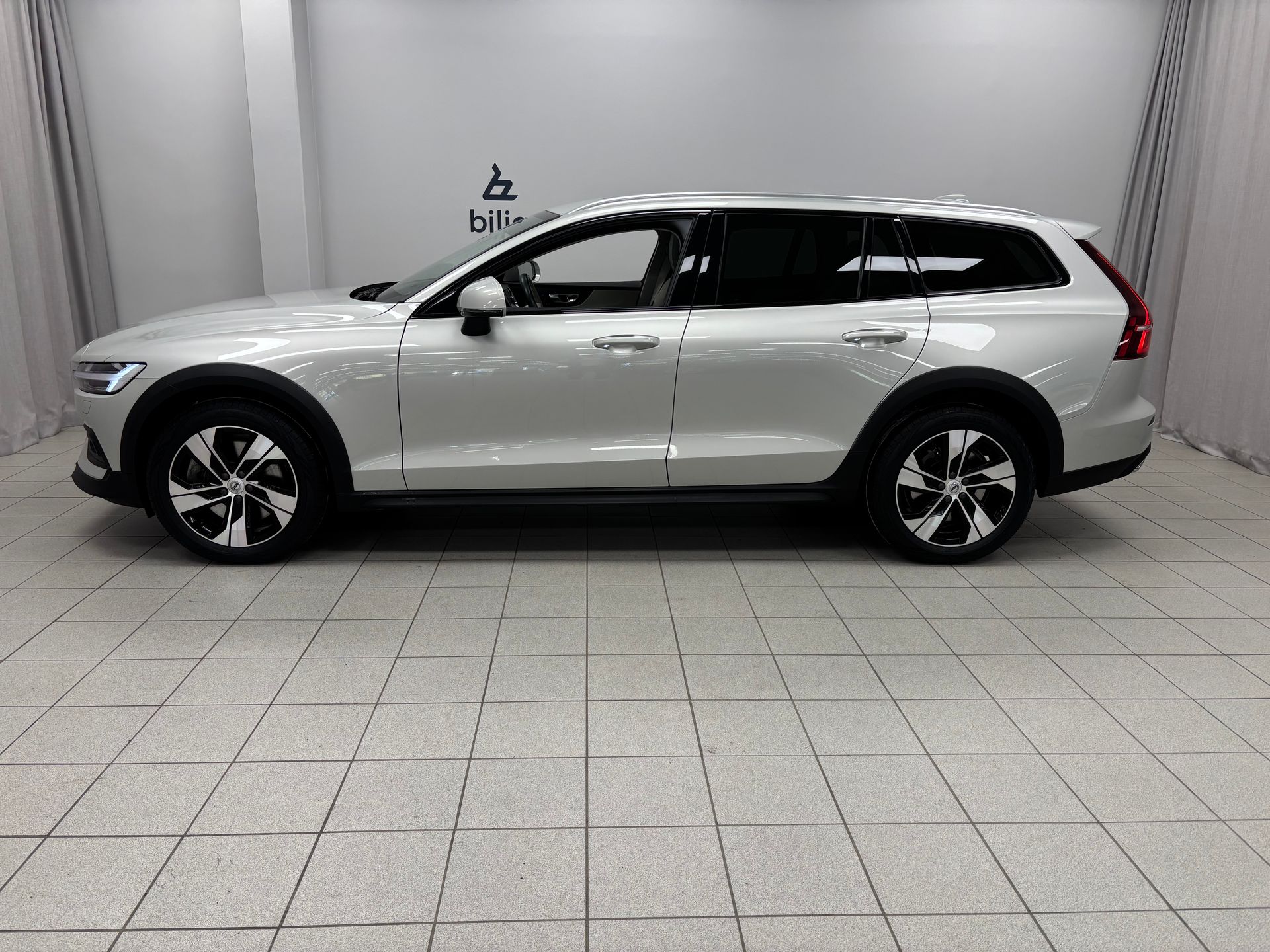 Volvo V60 Cross Country 2021, bild 2/10
