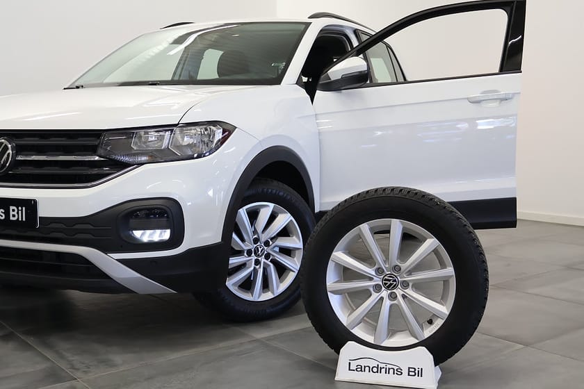 Bild 2 av Volkswagen T-Cross 1.0 BlueMotion / V-Hjul / P-Sens / 1Ägare / NYSERVAD