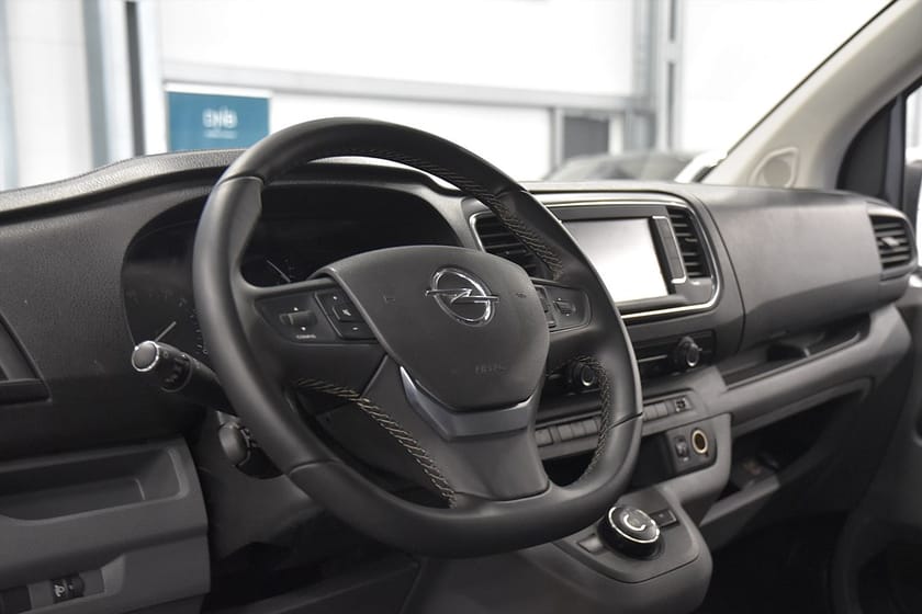 Bild 2 av Opel Vivaro Skåpbil 2.0 MOMS L2 D-Värm B-Kamera Dragkrok 122hk