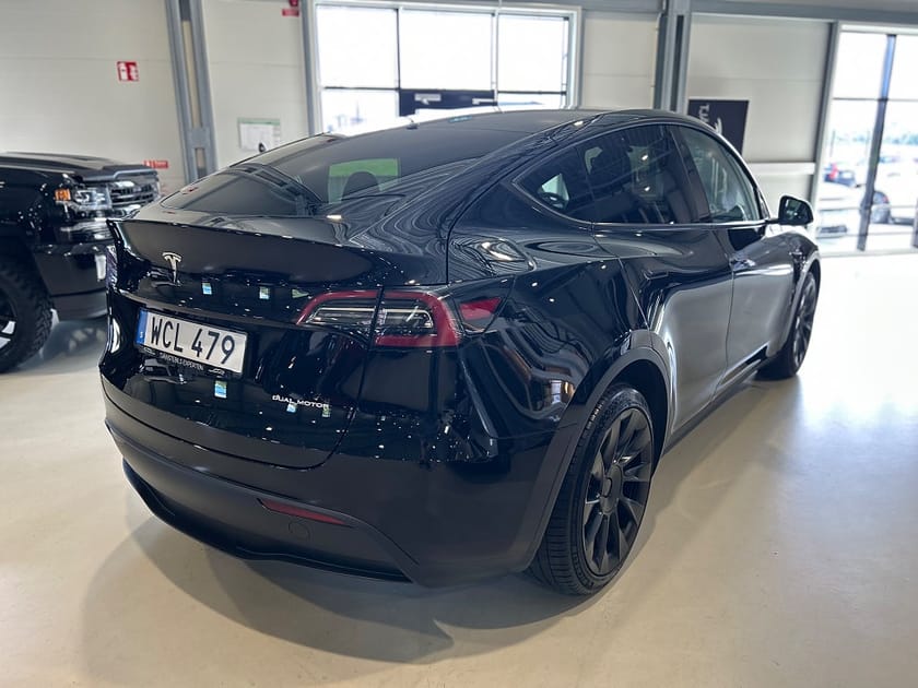 Bild 3 av Tesla Model Y Long Range AWD 514hk / Dragkrok / Moms