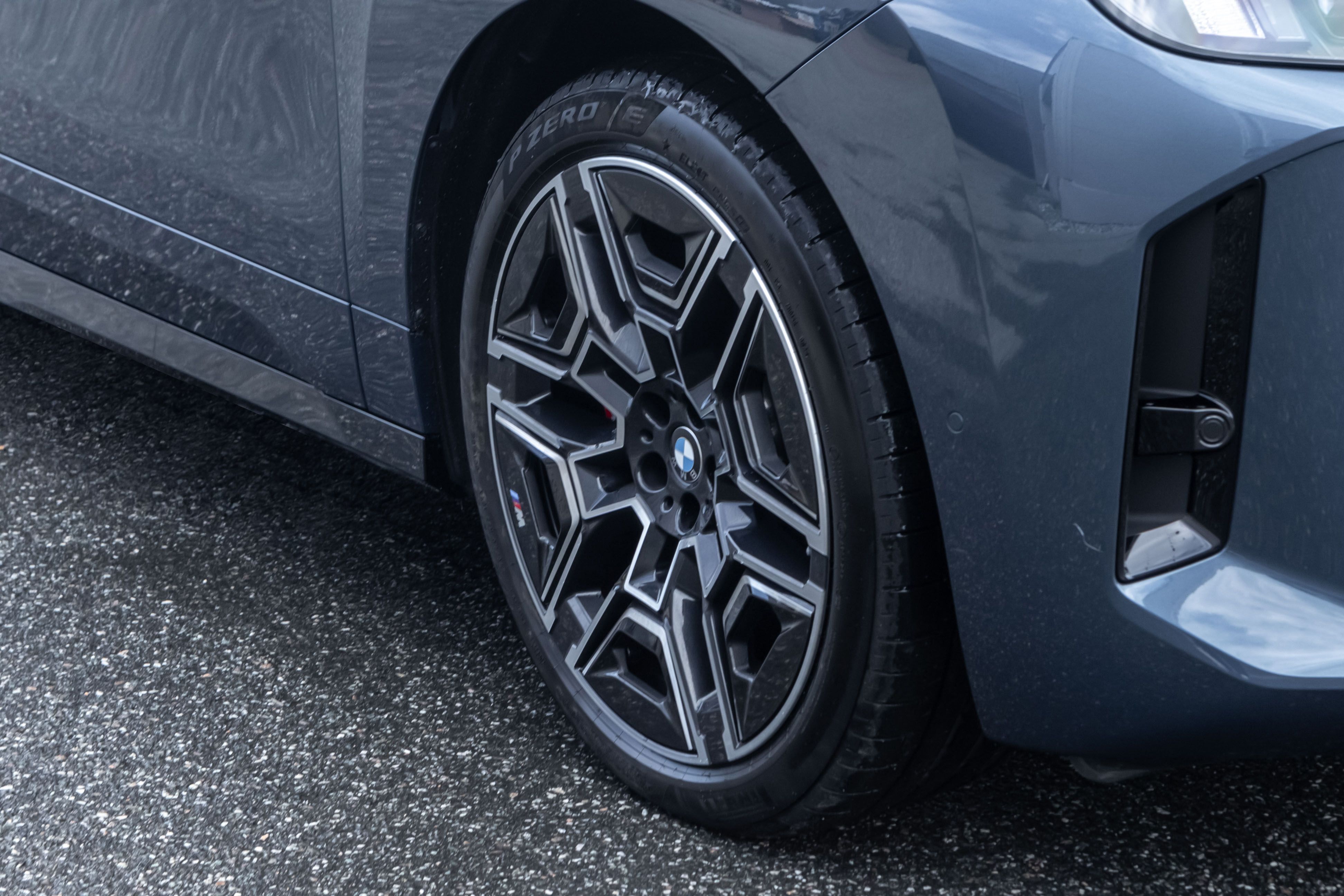 BMW iX xDrive60, 544hp, 2025