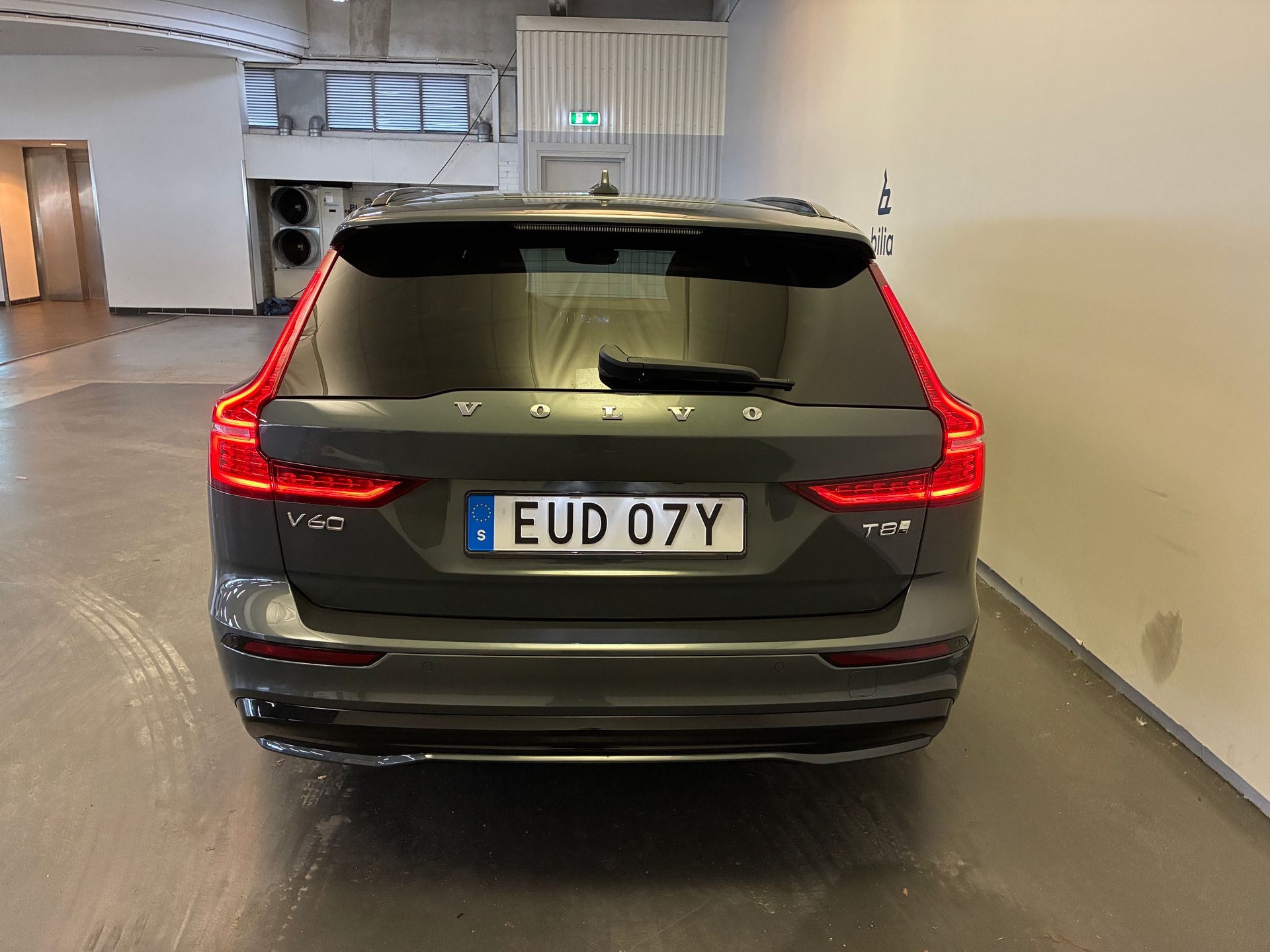 Volvo V60 T8 Plus Dark 2026, bild 7/10