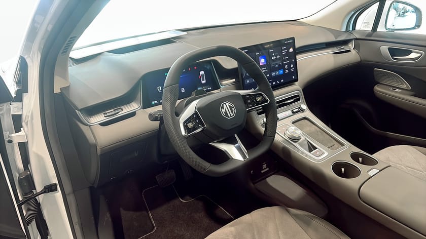 Bild 3 av MG S6 EV Dual Motor AWD Luxury 77kWh 362hk HUD|PANO|NAV|360º|VÄRMEPUMP