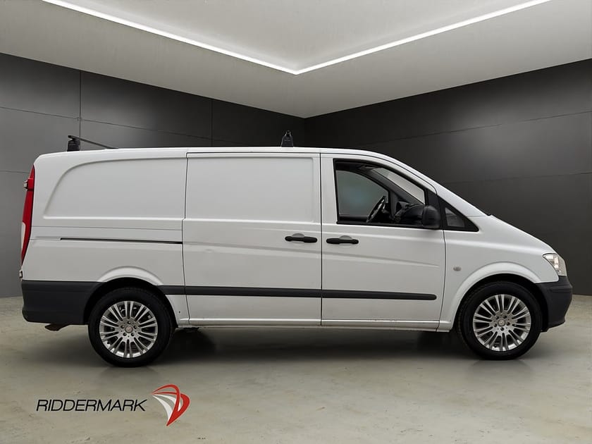 Bild 2 av Mercedes-Benz Vito 110 CDI 2.8t L2  Värmare Dragkrok 3-Sits Takräcke