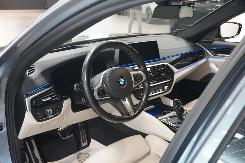 Bild 4 av BMW 530d xDrive Touring M-Sport Innovation Komfortstol Pano