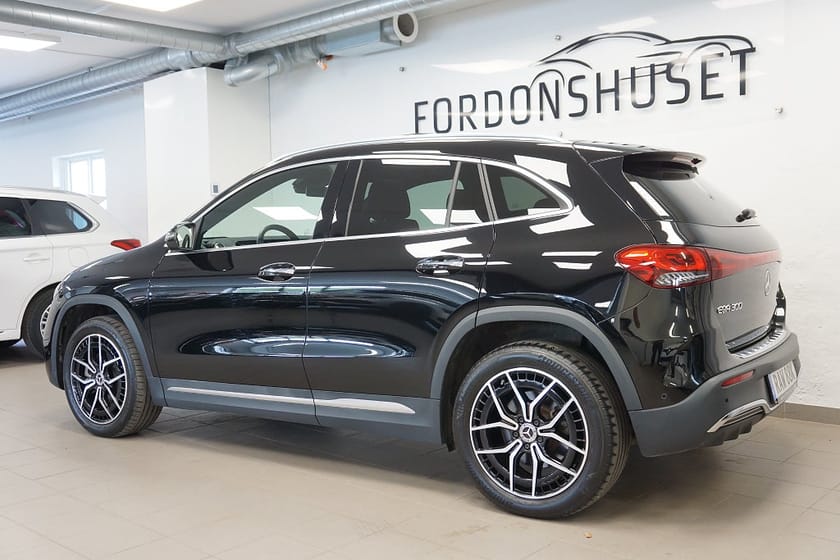 Bild 2 av Mercedes-Benz EQA 300 4MATIC AMG-LINE | SVENSKSÅLD