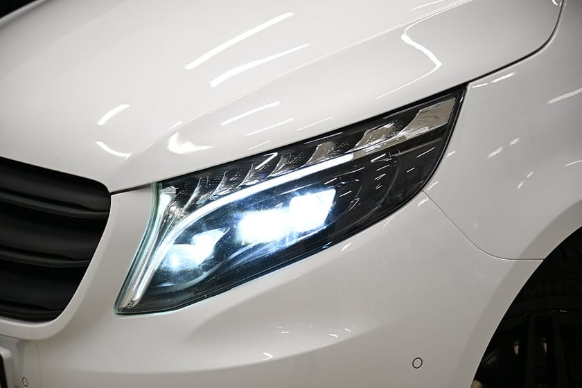 Bild 3 av Mercedes-Benz Vito 116 CDI 2.8t Automat|Lång|Inredd|Nedlackad|LED|Drag|Värmare|Moms
