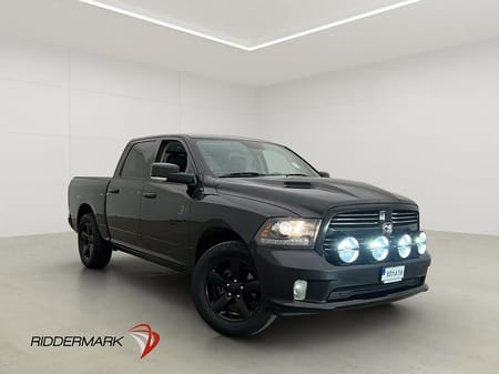 RAM 1500 Crew Cab Dodge Sport Black Style 5.7 4x4 Drag Skinn Taklucka