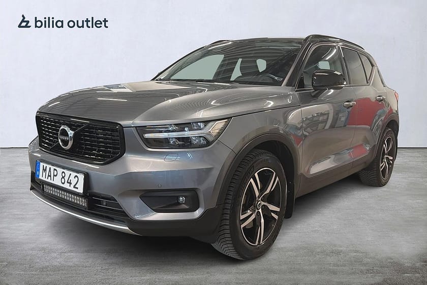 Bild 1 av Volvo XC40 D4 AWD Momentum Intro Edt Pano B-kam Drag Skinn Navi