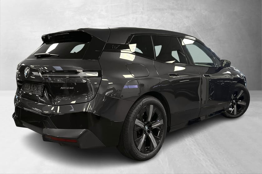 Bilde 3 av BMW iX xDrive40 40 Fully Charged, Skinn, Multiseter, krok, Skylounge