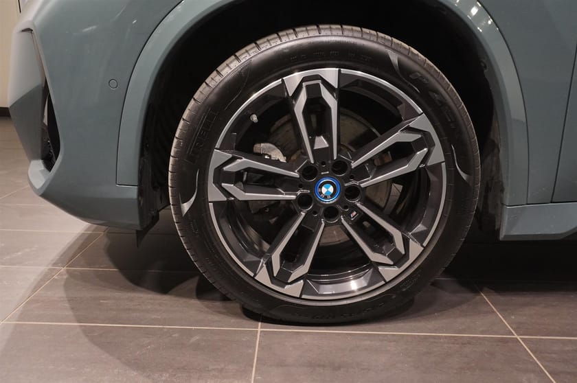 Bild 3 av BMW iX1 xDrive30 M Sport Innovation H K Drag DAP Pap