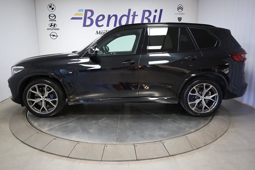Bild 5 av BMW X5 xDrive45e iPerformance M Sport Panorama Luftfjädring