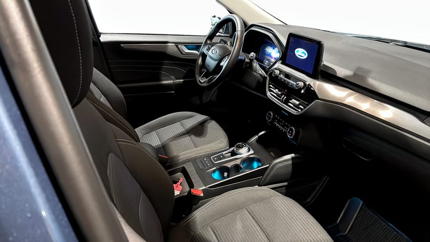 Bild 3 av Ford Kuga Plug-In Hybrid Titanium 225hk 64km räckvidd / PL 3995kr/mån
