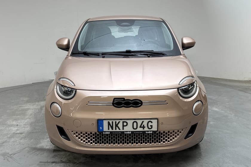 Bild 5 av Fiat 500e (118hk) Icon Plus Roséguld Backkamera