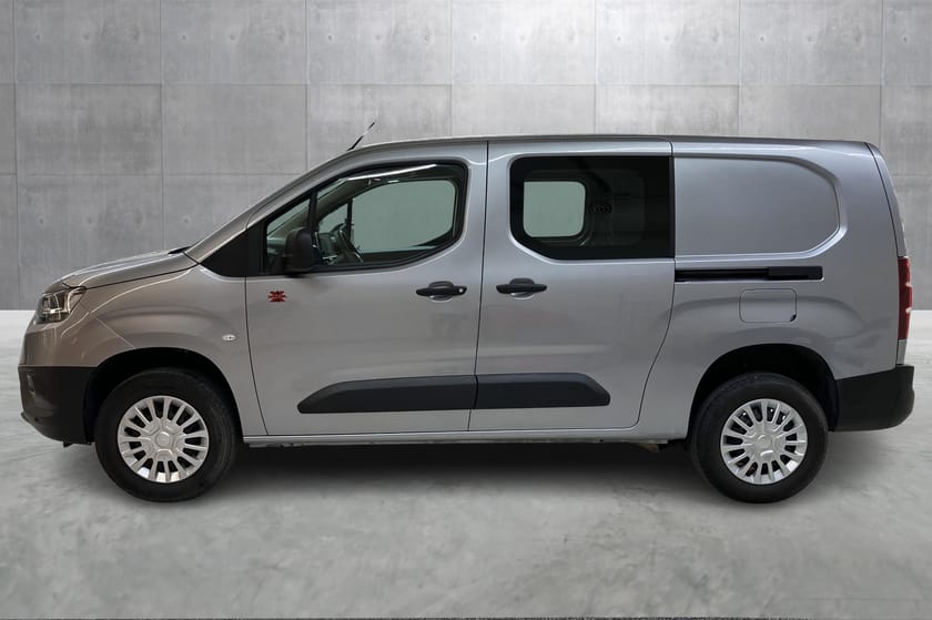 Bilde 2 av Toyota ProAce City 1.5D 130hk, 4X4, Lang (L2) 2 skyvedører - Comfort