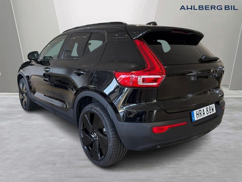 Bild 3 av Volvo EX40 Single Motor Extended Range 🟣 M R Plus Black Edt, Klimatpaket, Dragkrok Halvautomatisk, Parkeringskamera 360, Baklucka Elmanövrerad, Google Maps