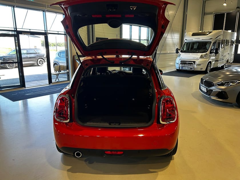 Bild 5 av MINI Cooper 5dr Essential Pepper II 136hk Manuell