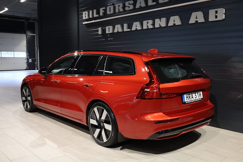 Bild 4 av Volvo V60 Recharge T6 II AWD Ultimate Dark Panorama/H&K/360°/HUD