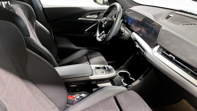 Bild 3 av BMW iX2 xDrive30 xDrive 30  M-SPORT DRAGKROK PARK-ASSIST BACKKAMERA