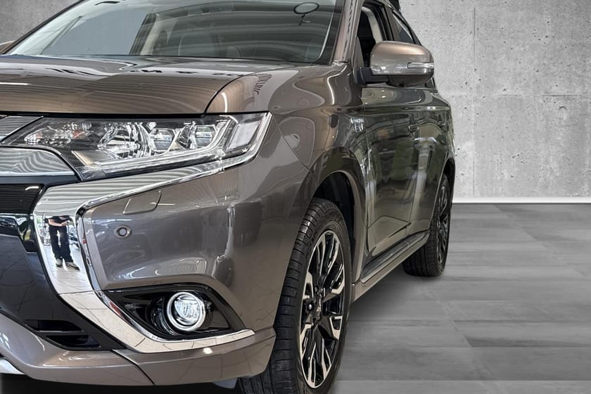 Bilde 5 av Mitsubishi Outlander PHEV Instyle+. R-Kamera, 360 kamera, Krok, DAB, Klima.