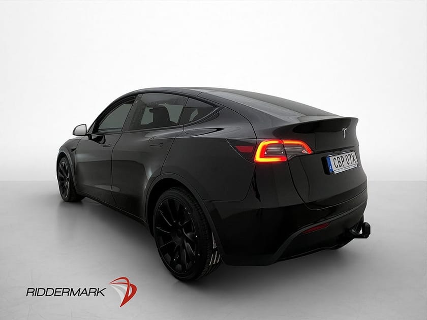 Bild 5 av Tesla Model Y Long Range AWD Pano Dragkrok AP Svensksåld