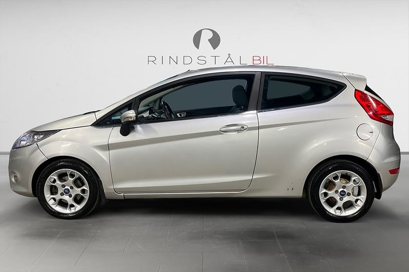 Bild 2 av Ford Fiesta 1.25 82 HK TITANIUM BLUETOOTH KAMREM BYTT 17200MIL 15"
