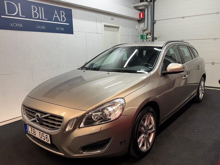 Bild 2 av Volvo V60 T4 180hk Powershift Momentum|NYSERV|DRAG|MoV|