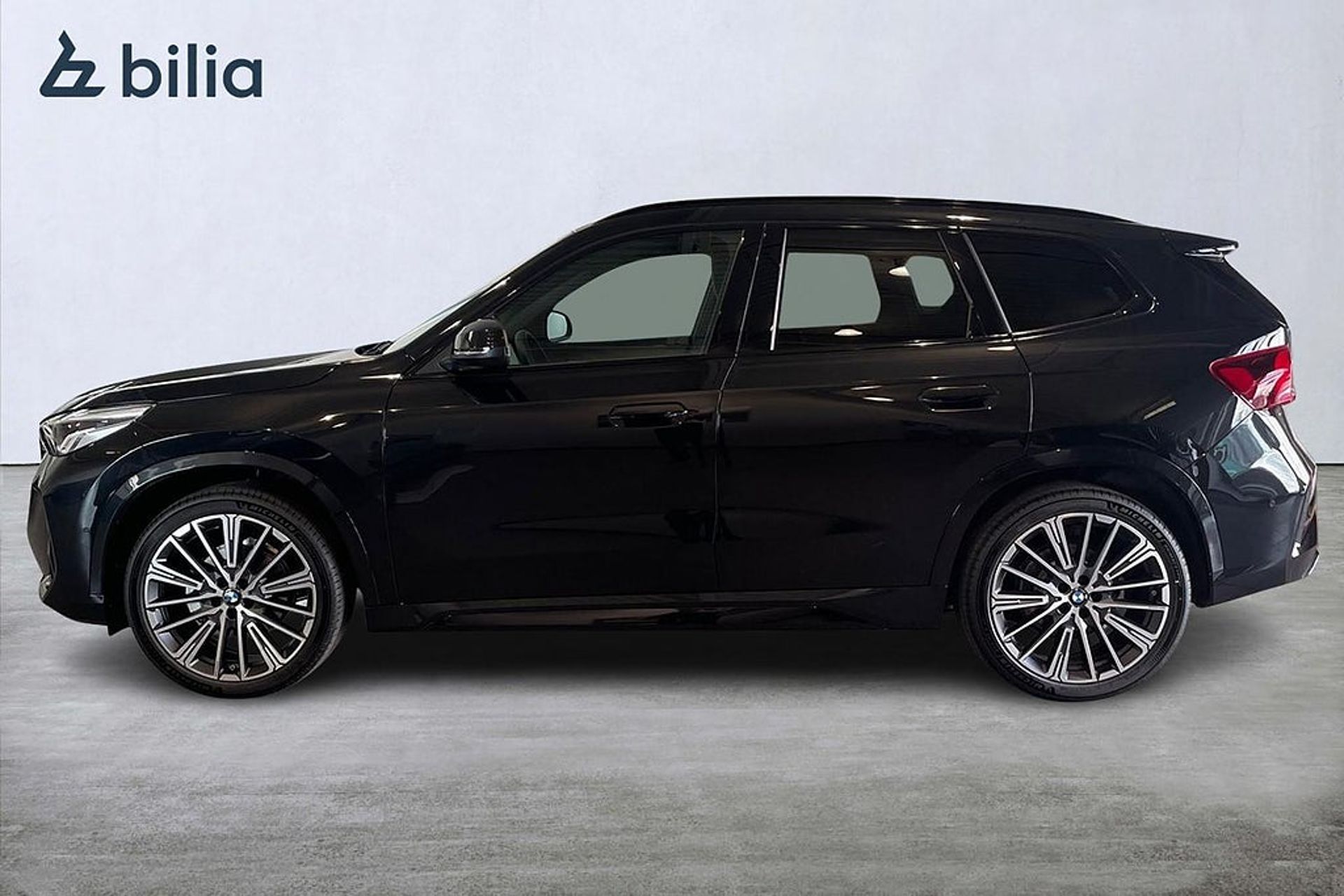 BMW iX1 eDrive 20 2026, photo 3/17