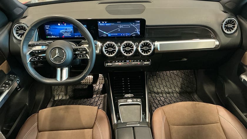 Bild 4 av Mercedes-Benz GLB 220 d 4MATIC AMG Line | 7-Sits | Drag | Värmare | Pano