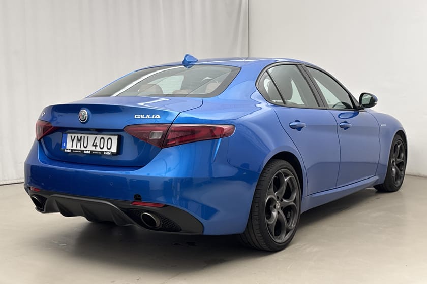 Bild 3 av Alfa Romeo Giulia 2.0 AWD (280hk) Veloce GPS Backkamera
