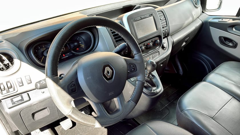 Bild 5 av Renault Trafic Skåpbil L2 145hk Värmare Dragkrok 3-Sits